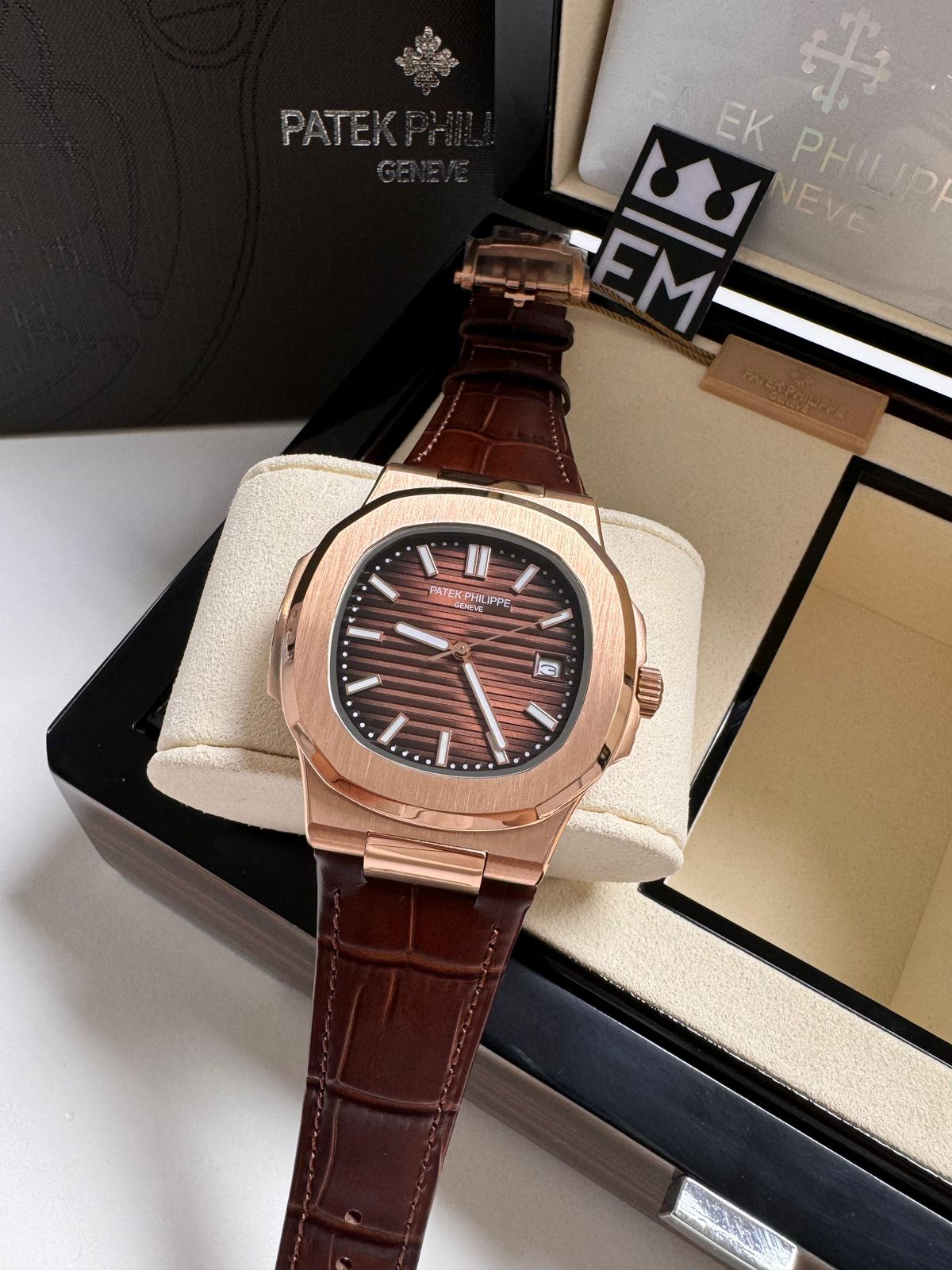 Patek Philippe Nautilus Couro