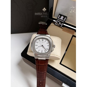 Patek Philippe Nautilus Couro