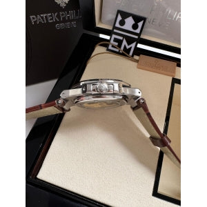 Patek Philippe Nautilus Couro