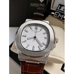 Patek Philippe Nautilus Couro